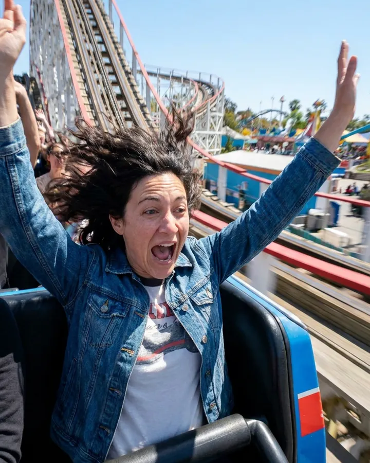 Example frame from the "Roller coaster scream" AI trend